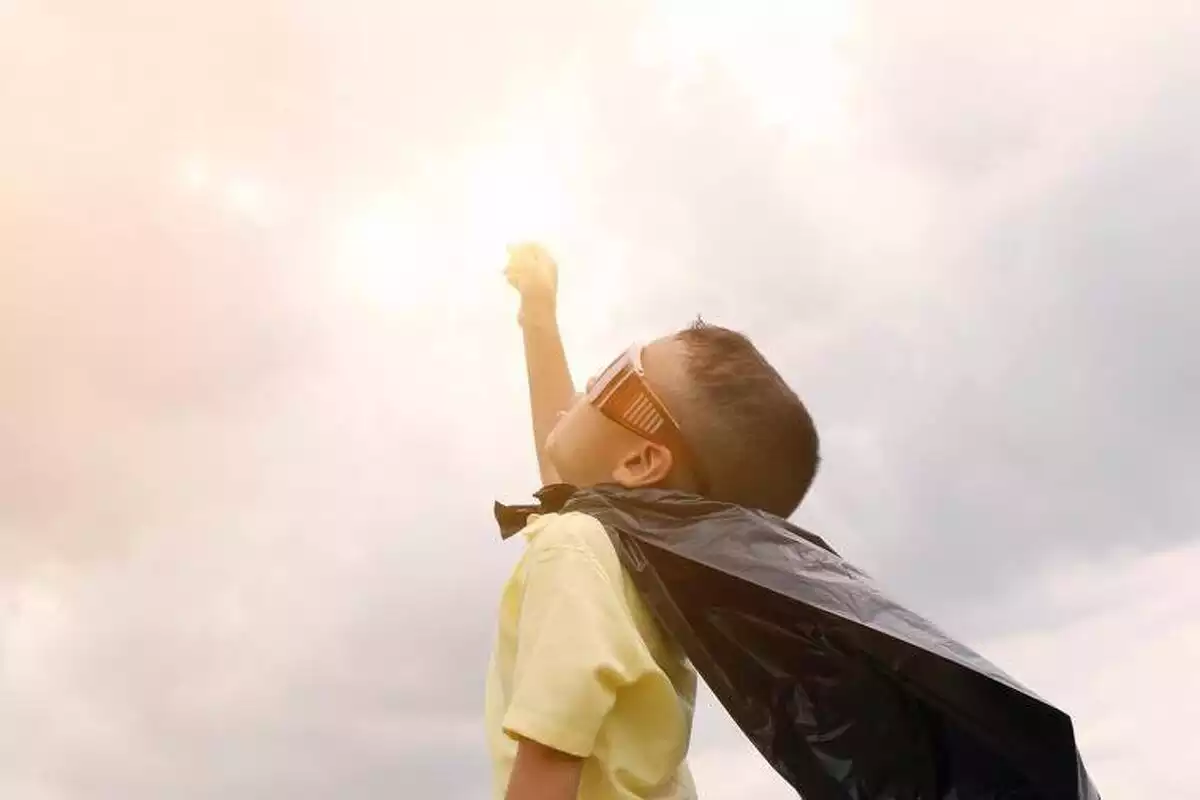 Enfant en jouant