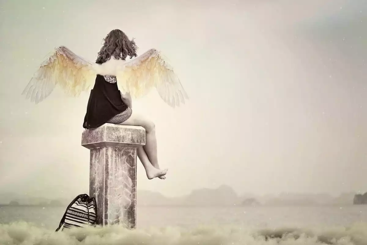 Dessin d'une fille avec des ailes