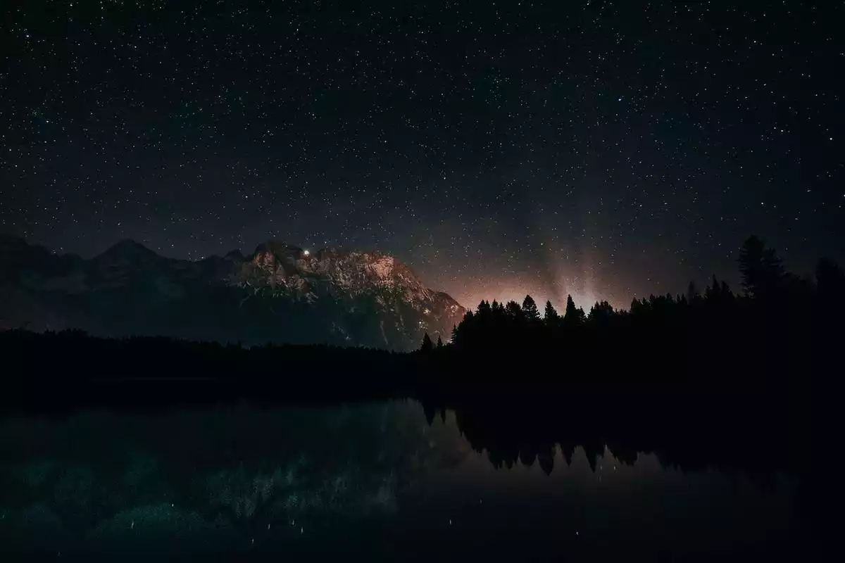 Photo de ciel étoilé la nuit