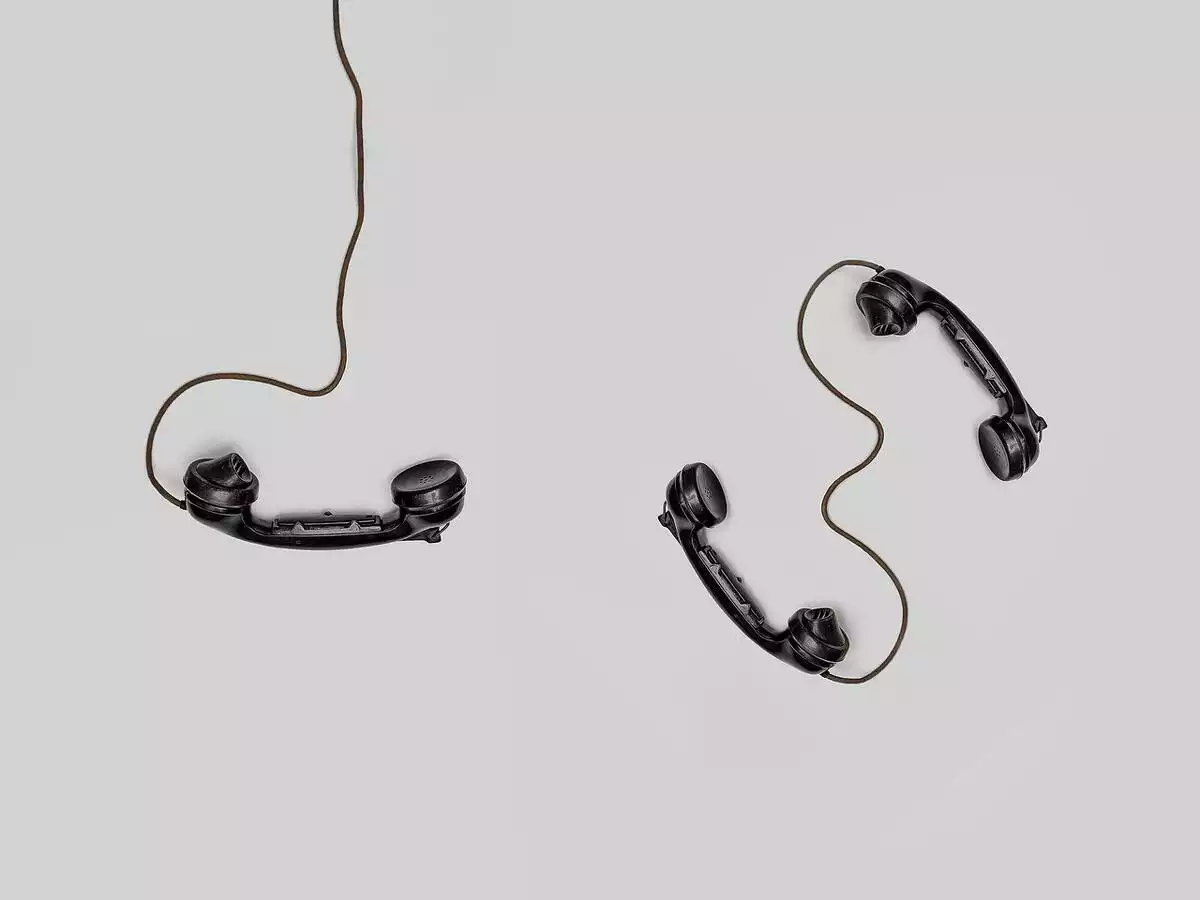 Trois téléphones noirs