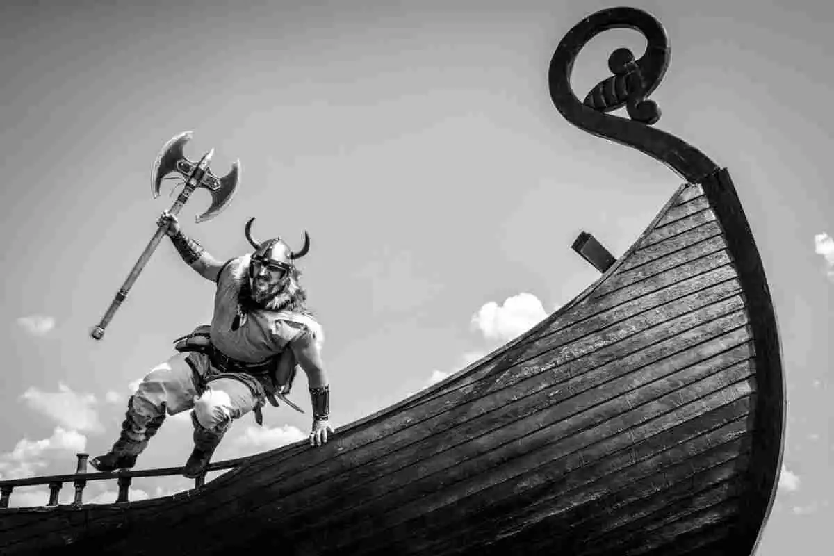 Viking sautant de son bateau