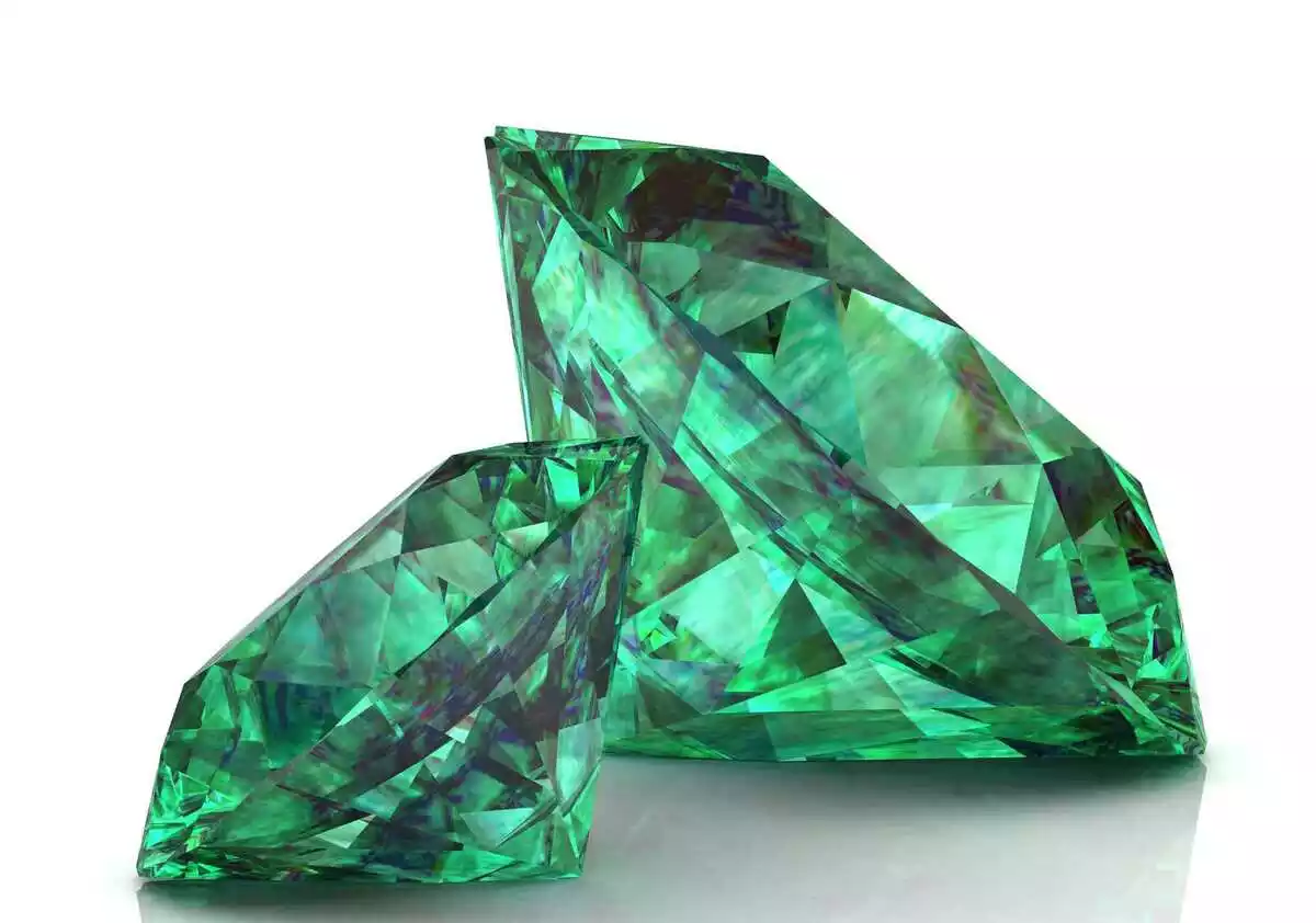 Photo de deux diamants en émeraude