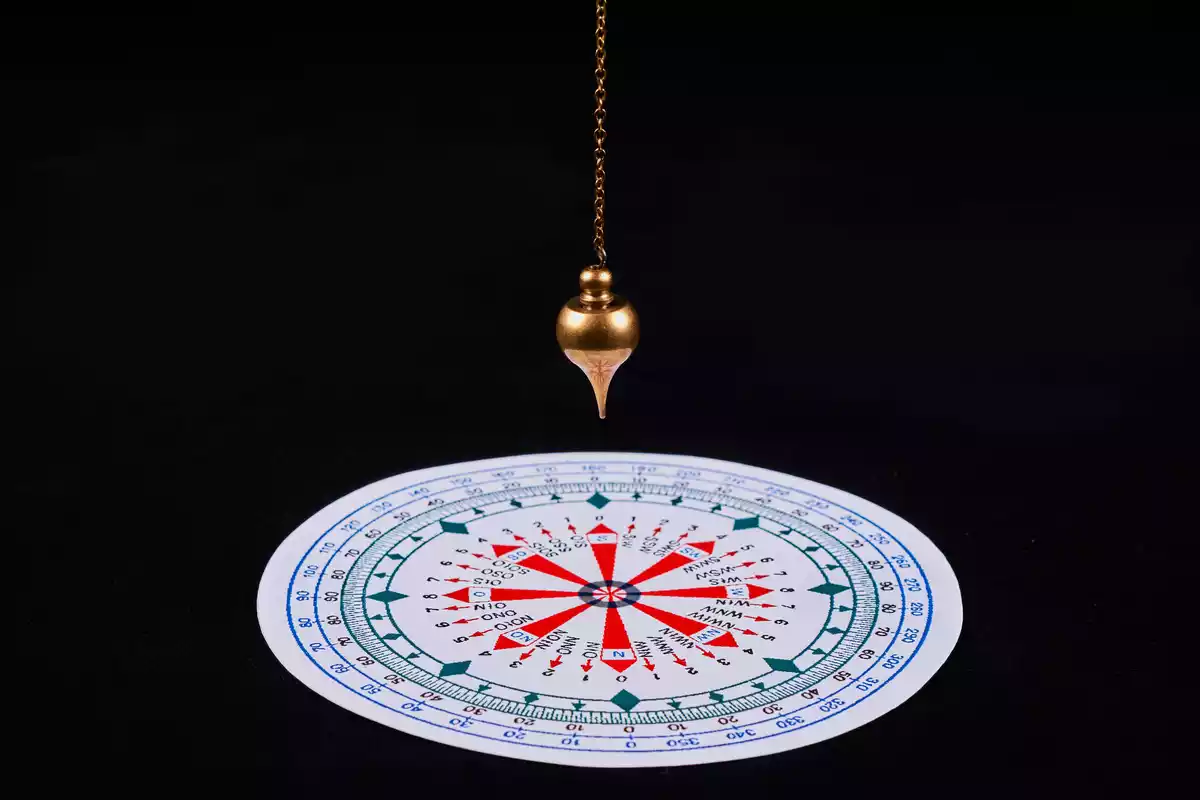 Un pendule sur un tapis